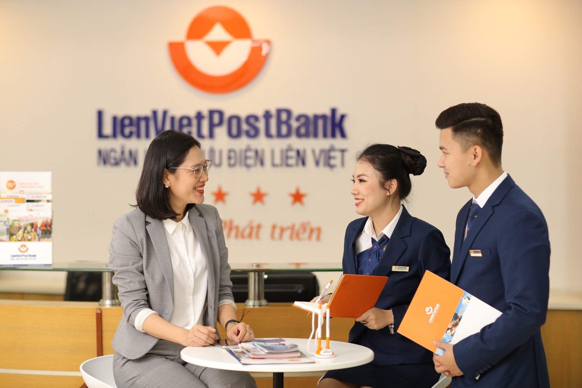 VNPost thoái vốn khỏi LienVietPostBank bất thành: 