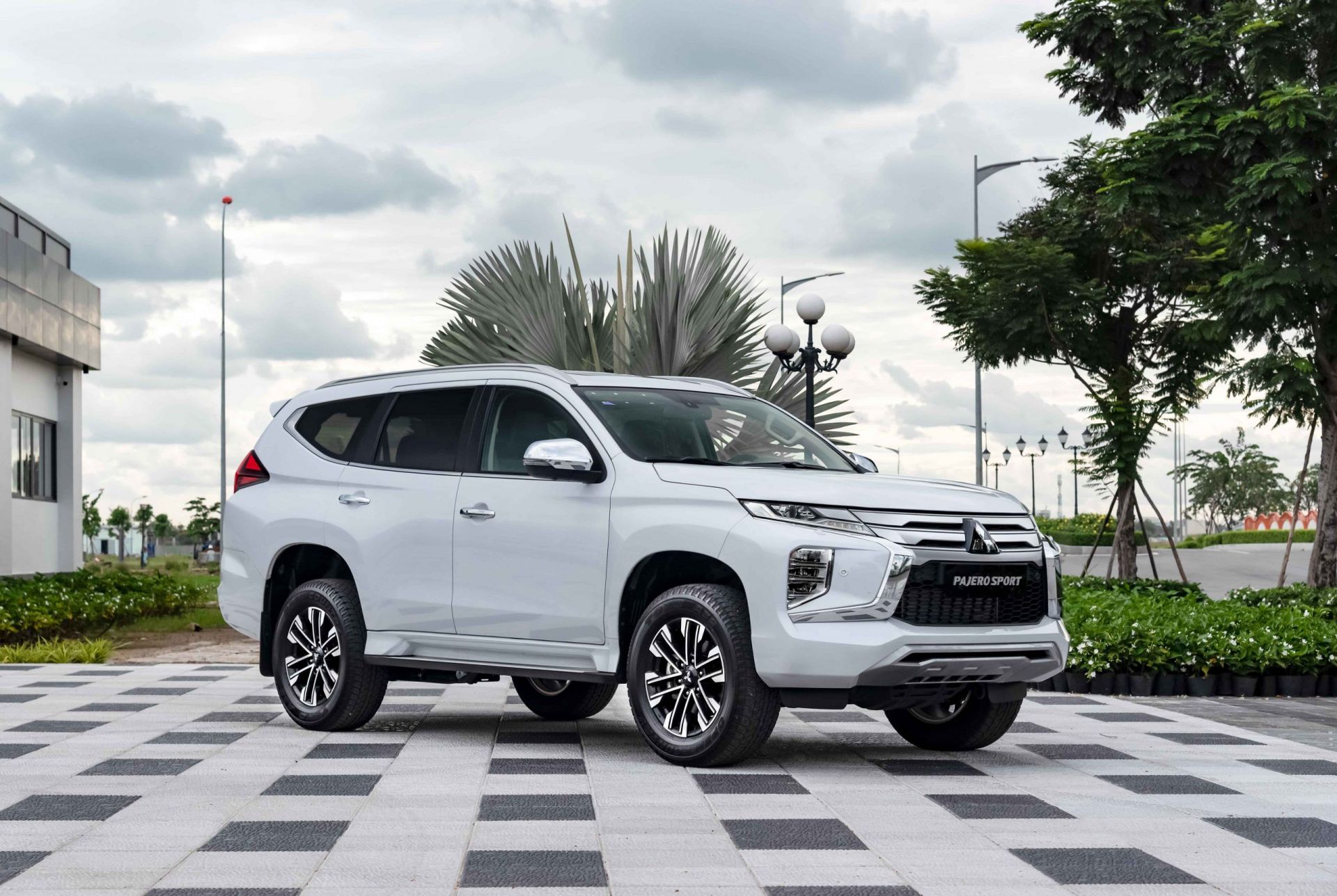 Bảng giá xe Mitsubishi tháng 8: Mitsubishi Pajero Sport nhận ưu đãi nhẹ 20 triệu đồng