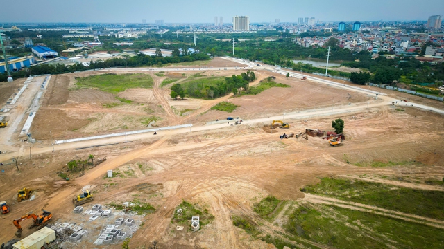 Môi giới đua nhau chèo kéo, mời đặt cọc giữ chỗ tại dự án vẫn là bãi đất trống của Capitaland ở Hà Nội