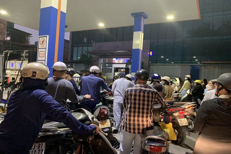 Chính phủ yêu cầu kiểm tra, giám sát các doanh nghiệp đầu mối, cơ sở bán lẻ xăng dầu