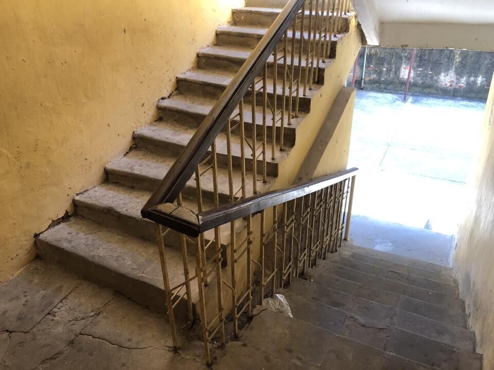 Khu tập thể Hóa chất có vị trí nằm ngay sát mặt ngõ 135 Nguyễn Văn Cừ, hiện tại vẫn còn nhiều hộ dân sinh sống.