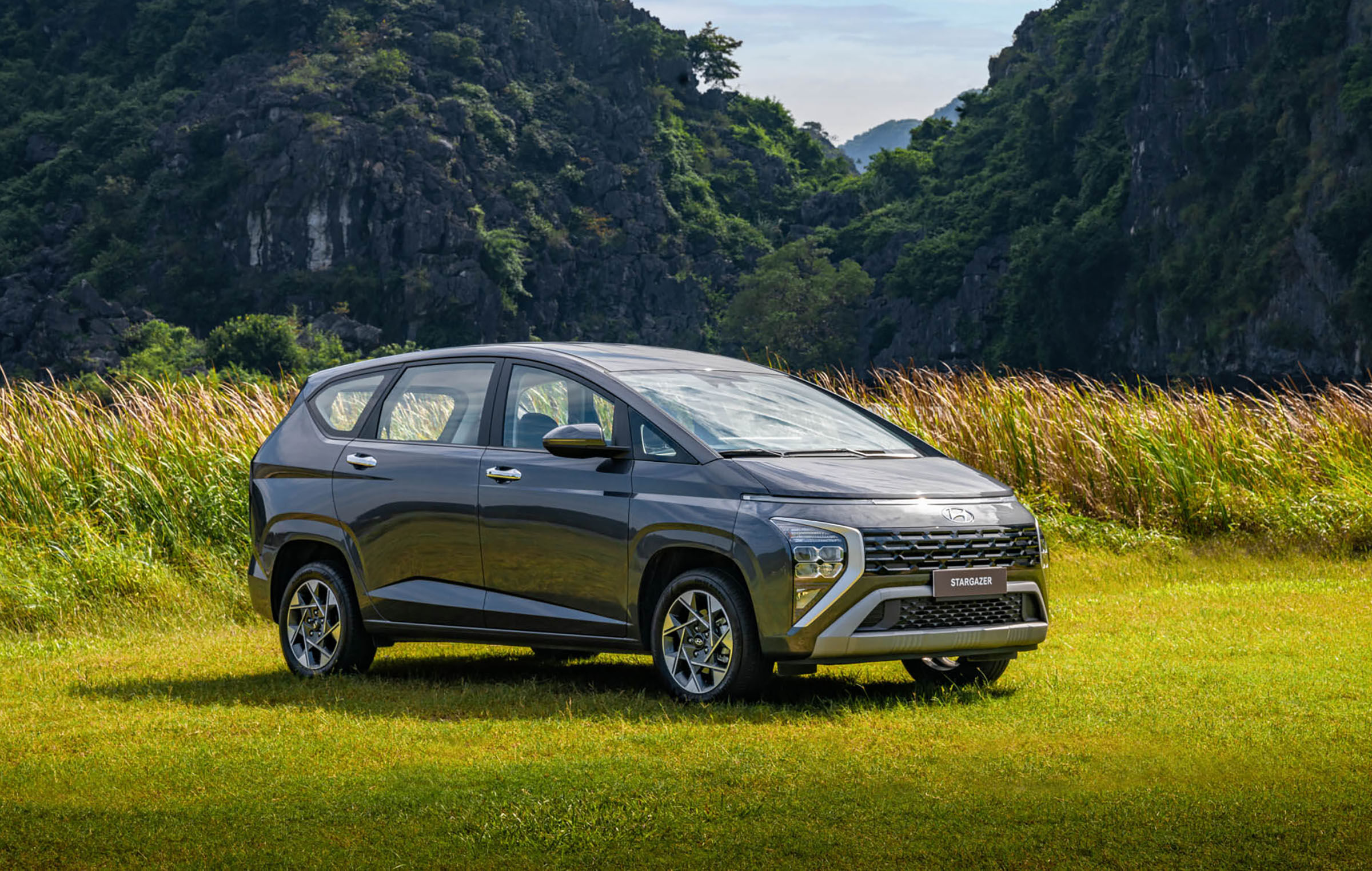 Hyundai Stargazer khởi điểm từ 575 triệu đồng, cạnh tranh quyết liệt cùng Mitsubishi Xpander