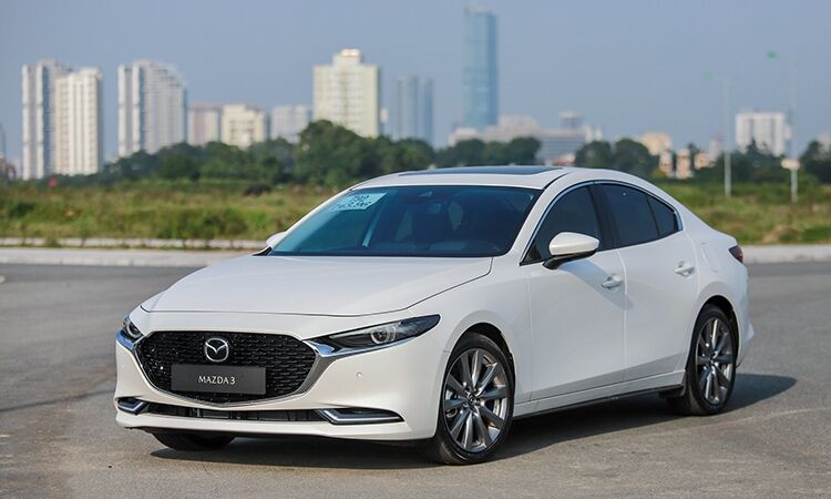 Mazda3 giảm mạnh tại đại lý, quyết đua tranh doanh số với Kia K3