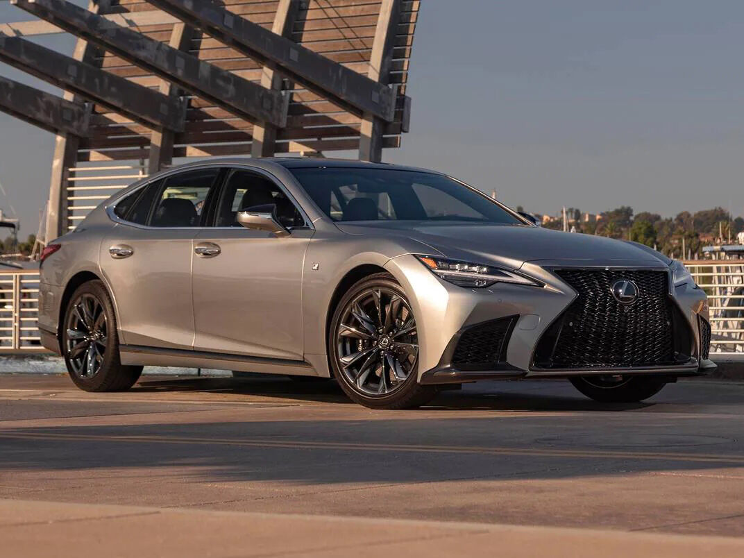 Bất chấp khó khăn, Lexus tăng giá hàng loạt mẫu xe