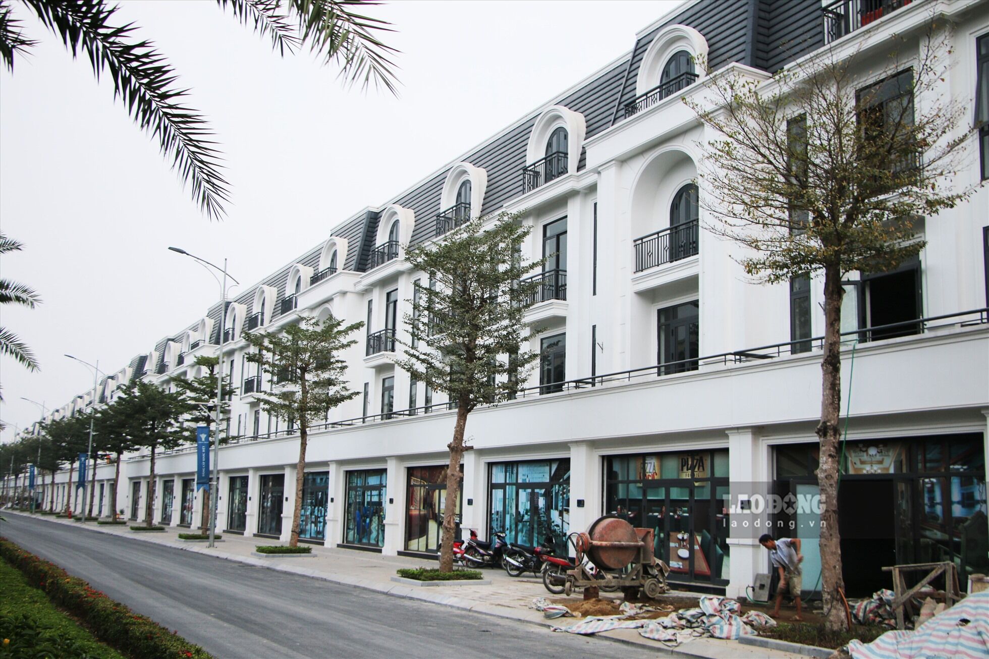 Nhiều hạng mục như nơi tổ chức sự kiện, trường học, khu liền kề giá trị đắt đỏ hàng chục tỉ đồng đã đi vào hoạt động từ nhiều năm nay.