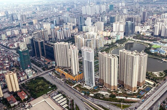 Nhiều doanh nghiệp địa ốc gia tăng vay nợ để bù đắp dòng tiền kinh doanh