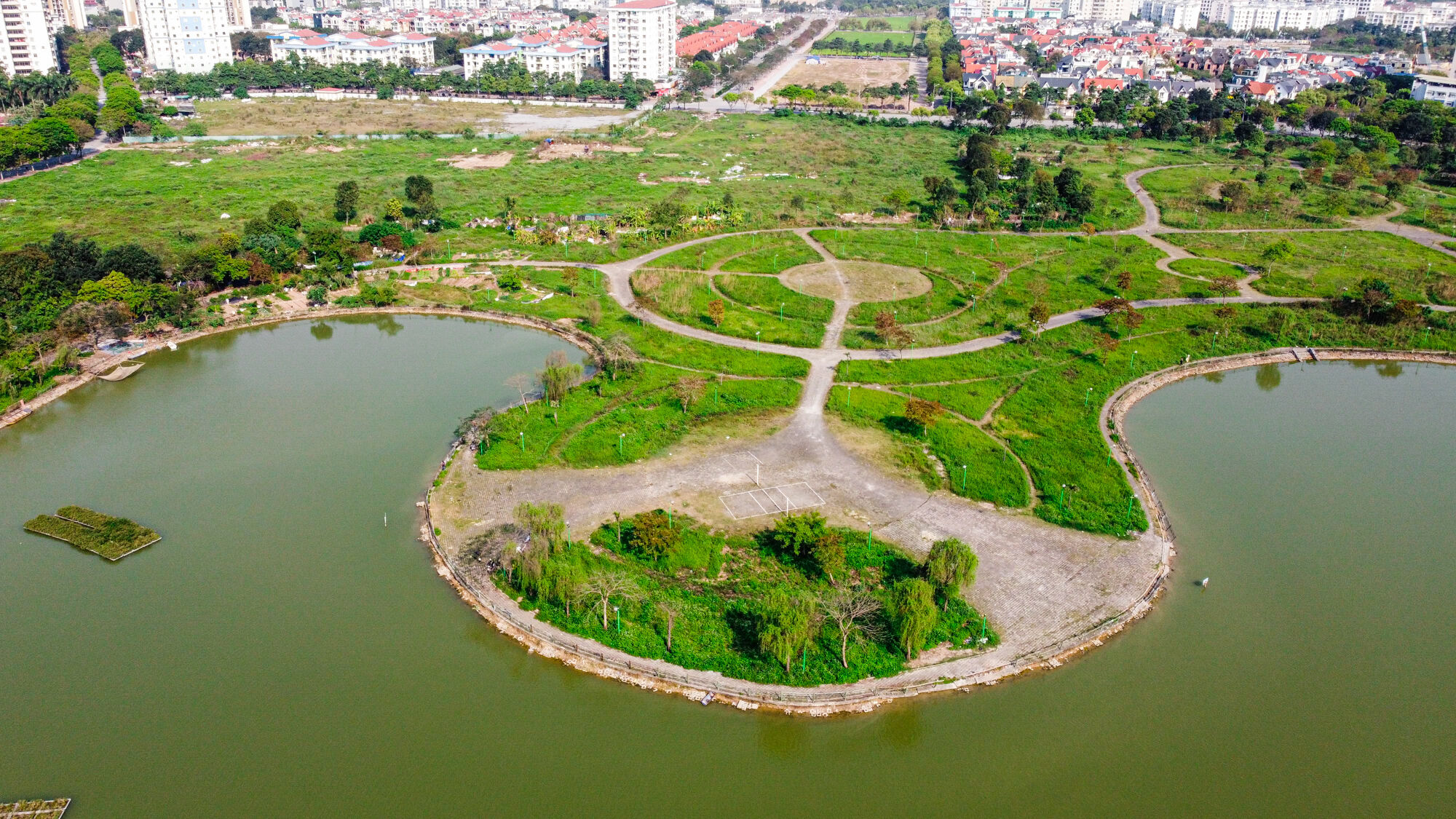 Công viên 16 ha ở Hà Nội bỏ hoang thành nơi trồng rau, đánh cá - Ảnh 2. Công viên 16 ha ở Hà Nội bỏ hoang thành nơi trồng rau, đánh cá - Ảnh 2.