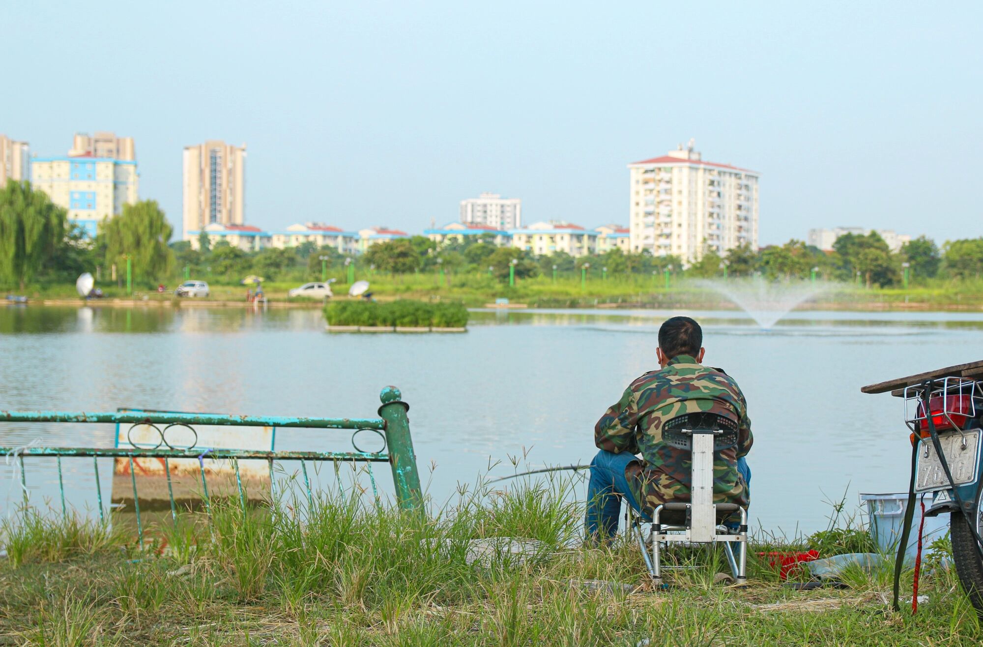 Công viên 16 ha ở Hà Nội bỏ hoang thành nơi trồng rau, đánh cá - Ảnh 7. Công viên 16 ha ở Hà Nội bỏ hoang thành nơi trồng rau, đánh cá - Ảnh 7.