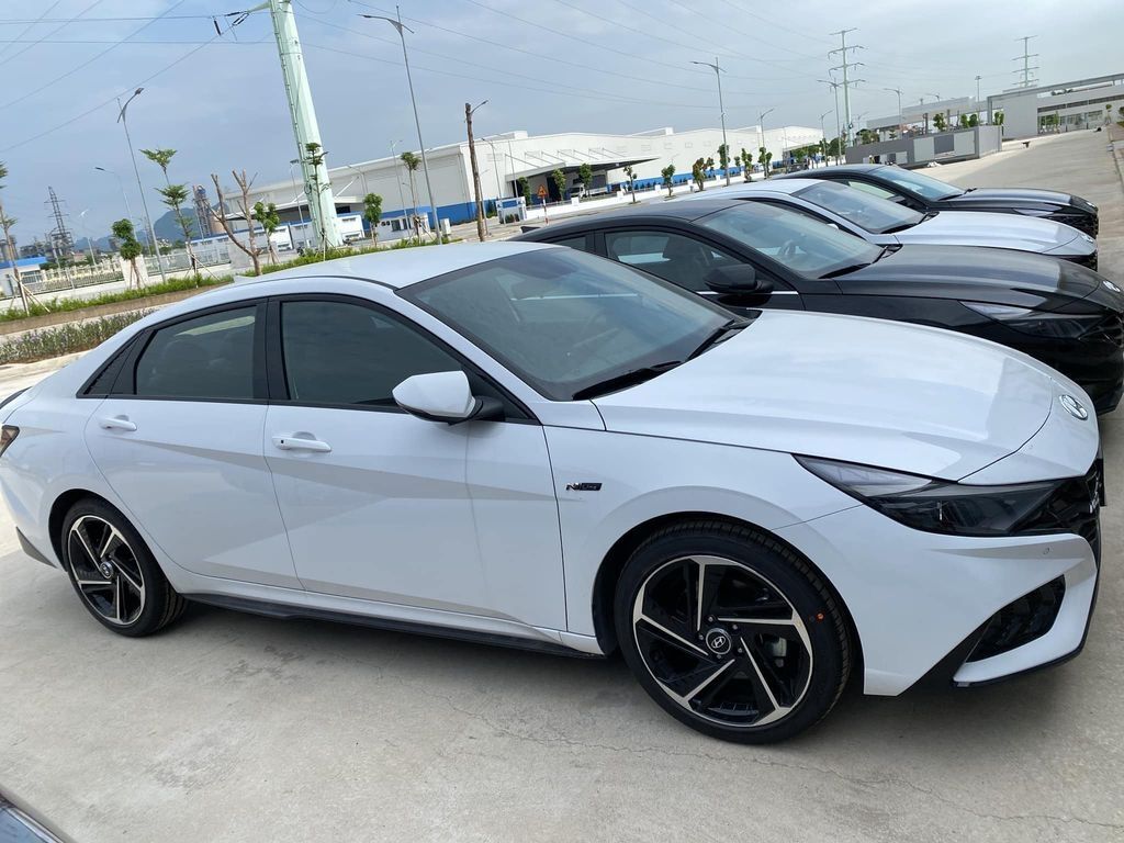 Hyundai Elantra 2023