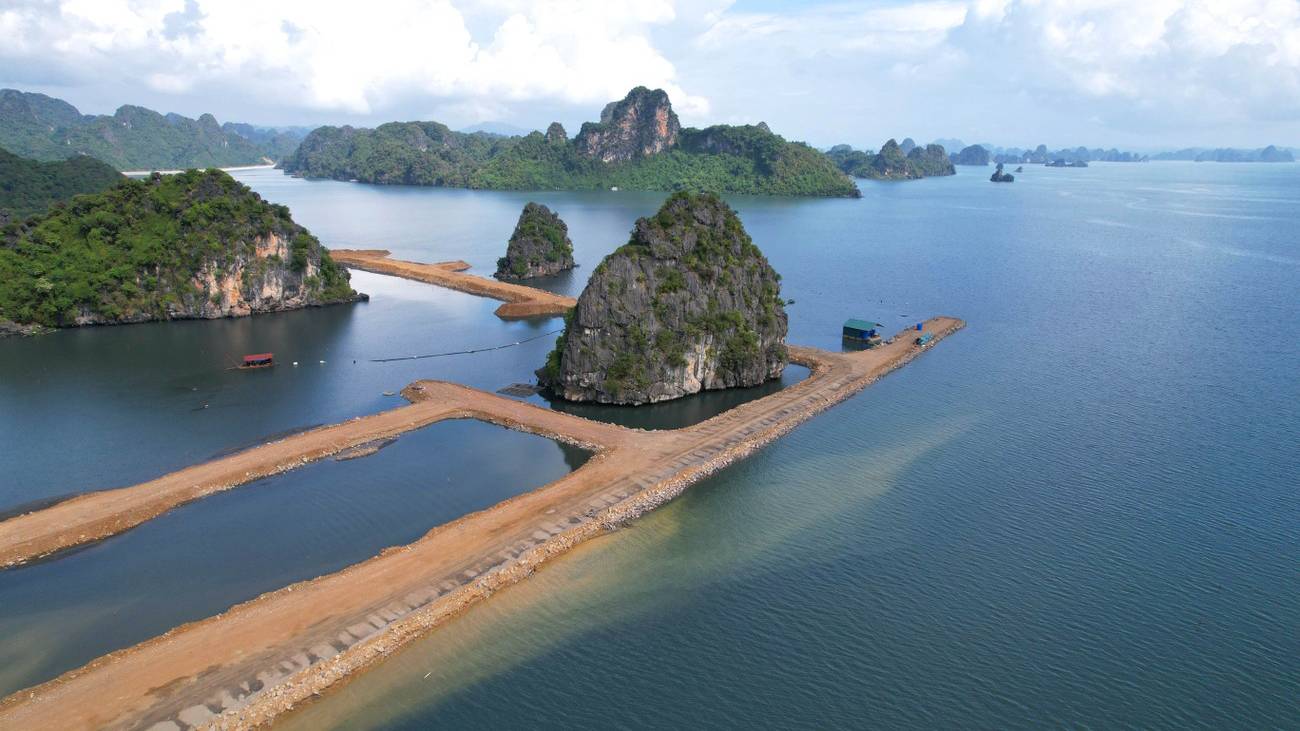 Chủ tịch Quảng Ninh “lệnh” kiểm tra dự án khu đô thị quây núi đá vịnh Hạ Long làm "hòn non bộ"