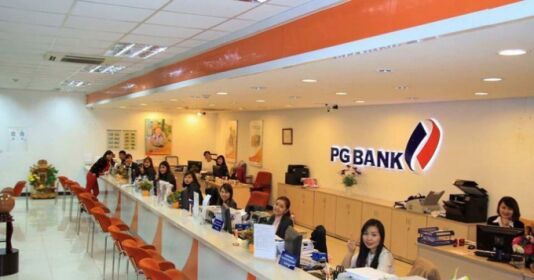 Petrolimex thoái vốn khỏi PG Bank: Cầu vượt cung