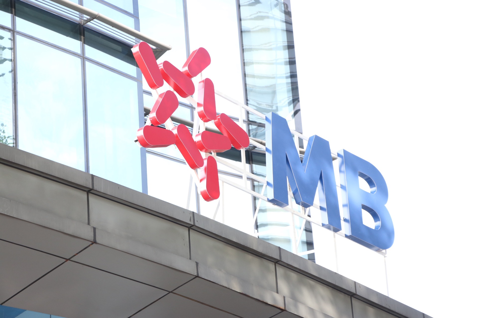 Sông Hồng Hoàng Gia khất nợ trái phiếu: Thua lỗ vẫn được MB, MBS thu xếp phát hành