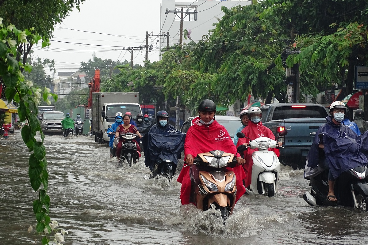Vì sao TPHCM cứ mưa là ngập?