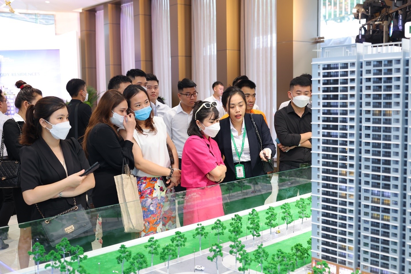 Bộ Xây dựng đề xuất chủ đầu tư bắt buộc phải bán, cho thuê nhà qua sàn