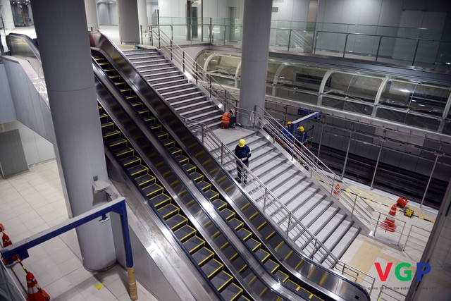 Cận cảnh ga ngầm lớn nhất tuyến metro số 1 - Ảnh 4.