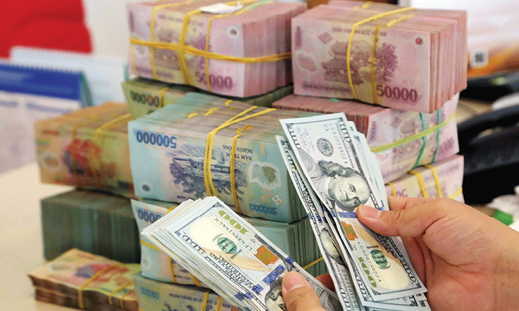 "Chưa bao giờ điều hành chính sách tiền tệ khó khăn như thời gian qua"