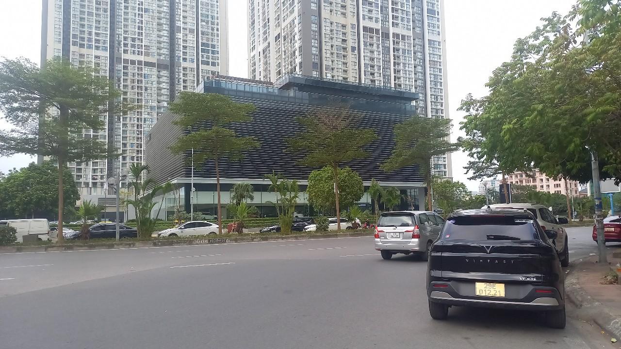 Nhức nhối dự án đất vàng mọc lên showroom Lexus