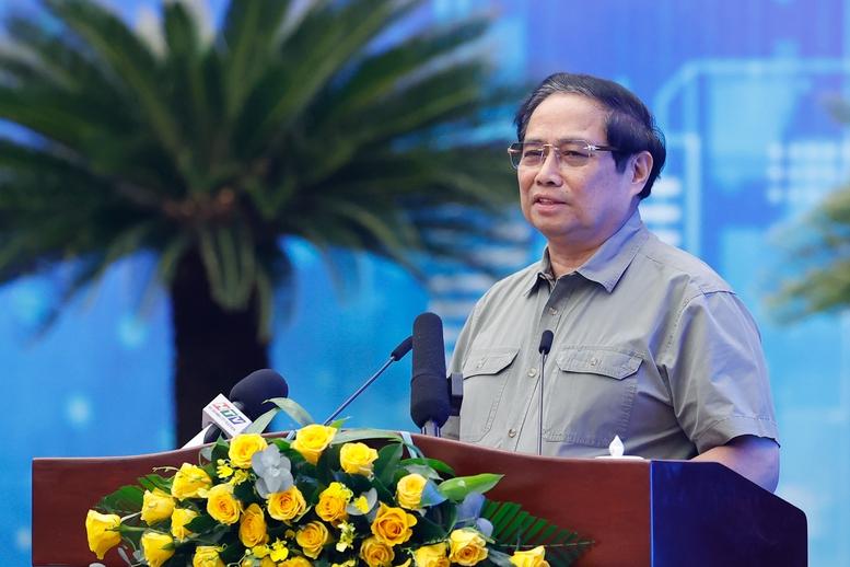 Thủ tướng đề nghị tỷ phú Phạm Nhật Vượng xây tàu điện ngầm nối TP.HCM với Cần Giờ