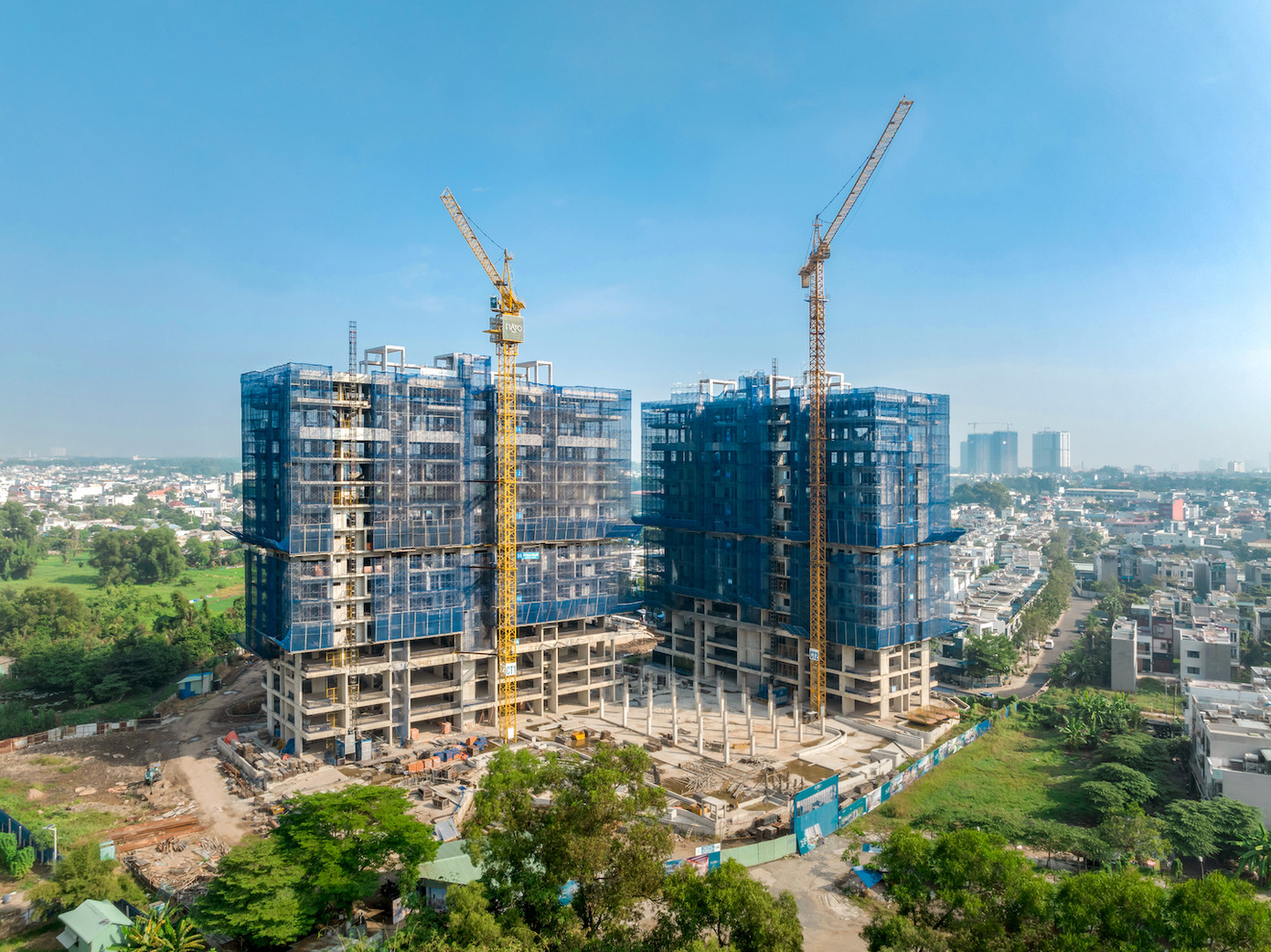 Nguồn cung mới lập đỉnh 4 năm, giá nhà Hà Nội và TP.HCM vẫn tiếp tục neo cao