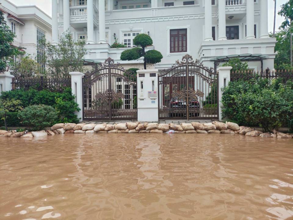 Giá nhà loạt khu đô thị trăm triệu mỗi m² nhưng “cứ mưa là ngập”: Hà Nội yêu cầu chủ đầu tư nâng cao trách nhiệm