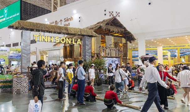 Hành trình xuyên Việt trong lòng VEC: 34 tỉnh, thành kể chuyện bằng sản vật tại Hội chợ Mùa thu lần thứ nhất 2025