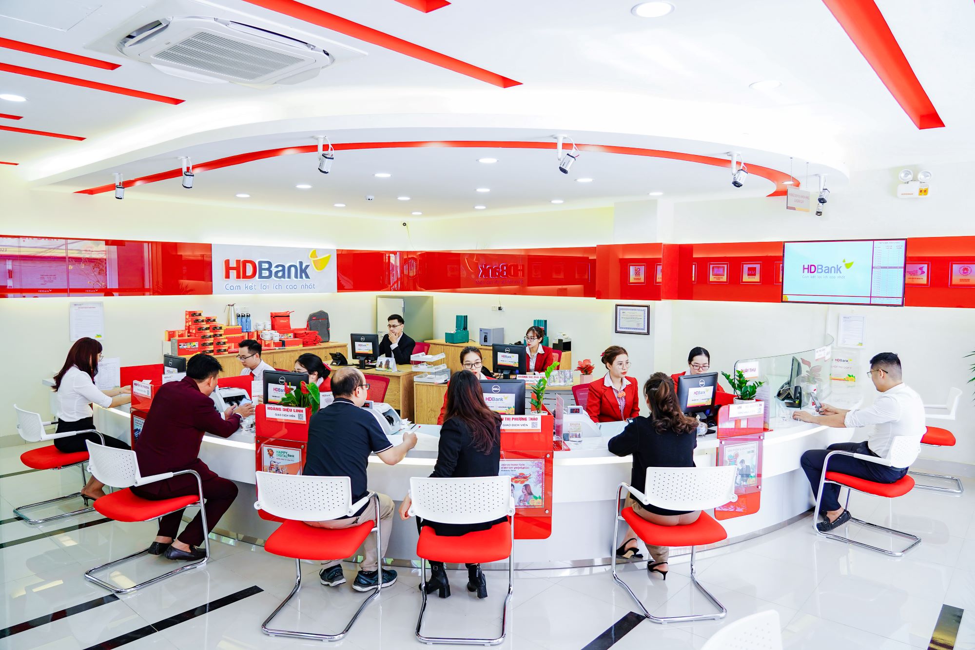 HDBank công bố thoái vốn khỏi Hãng hàng không Vietjet của tỷ phú Nguyễn Thị Phương Thảo