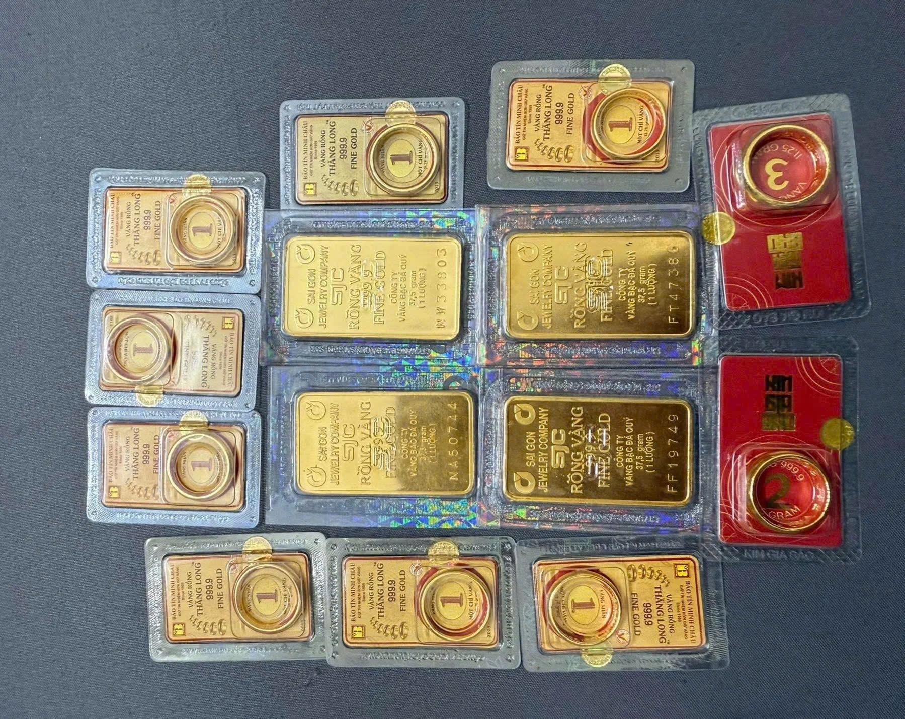 Giá vàng hôm nay 28/11: Neo ở mức cao