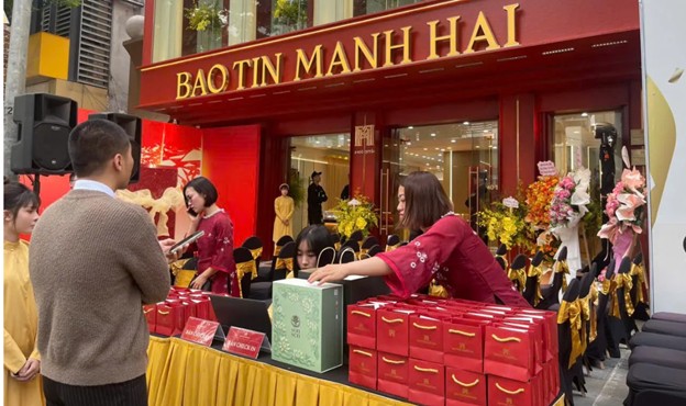 Giá vàng hôm nay 15/12: Vàng SJC và vàng nhẫn giữ đỉnh ở mức cao