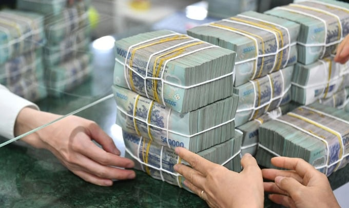 Tiền gửi của dân cư lập kỷ lục mới, cán mốc 7,83 triệu tỷ đồng
