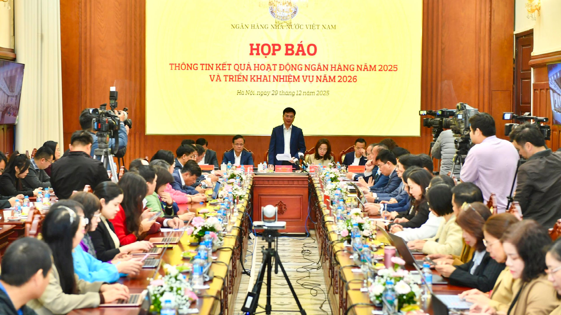 Lãi suất cho vay giảm, tín dụng tăng mạnh