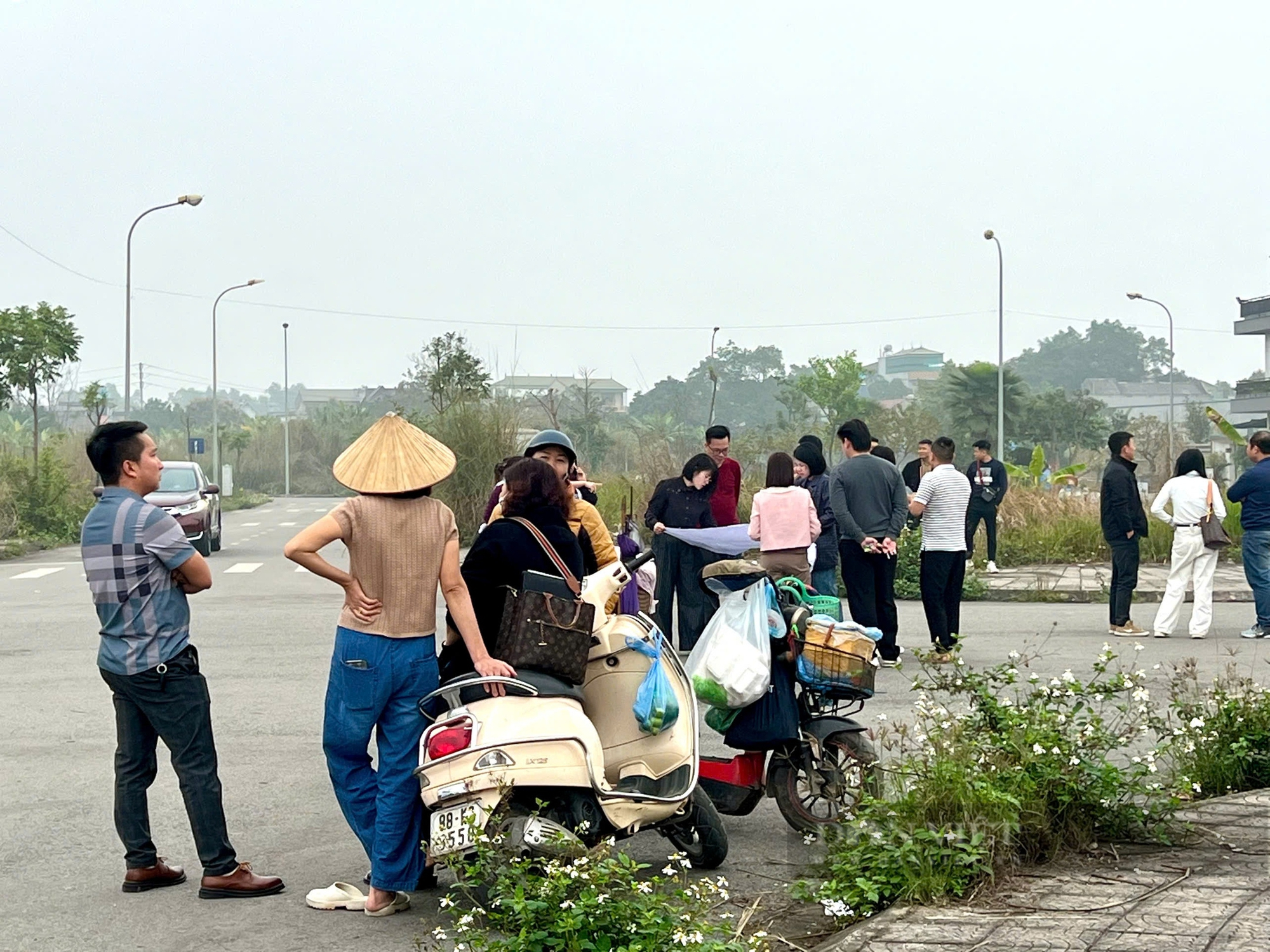 VARS: Tâm lý fomo và kỳ vọng giá tăng khiến nhiều nhà đầu tư đang chạy theo “cơn sốt” đất ảo sáp nhập tỉnh, thành
