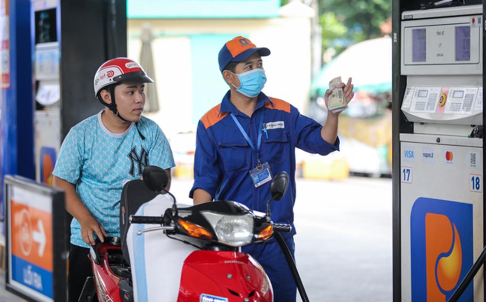 Giá xăng dầu lao dốc, có loại giảm hơn 700 đồng/lít