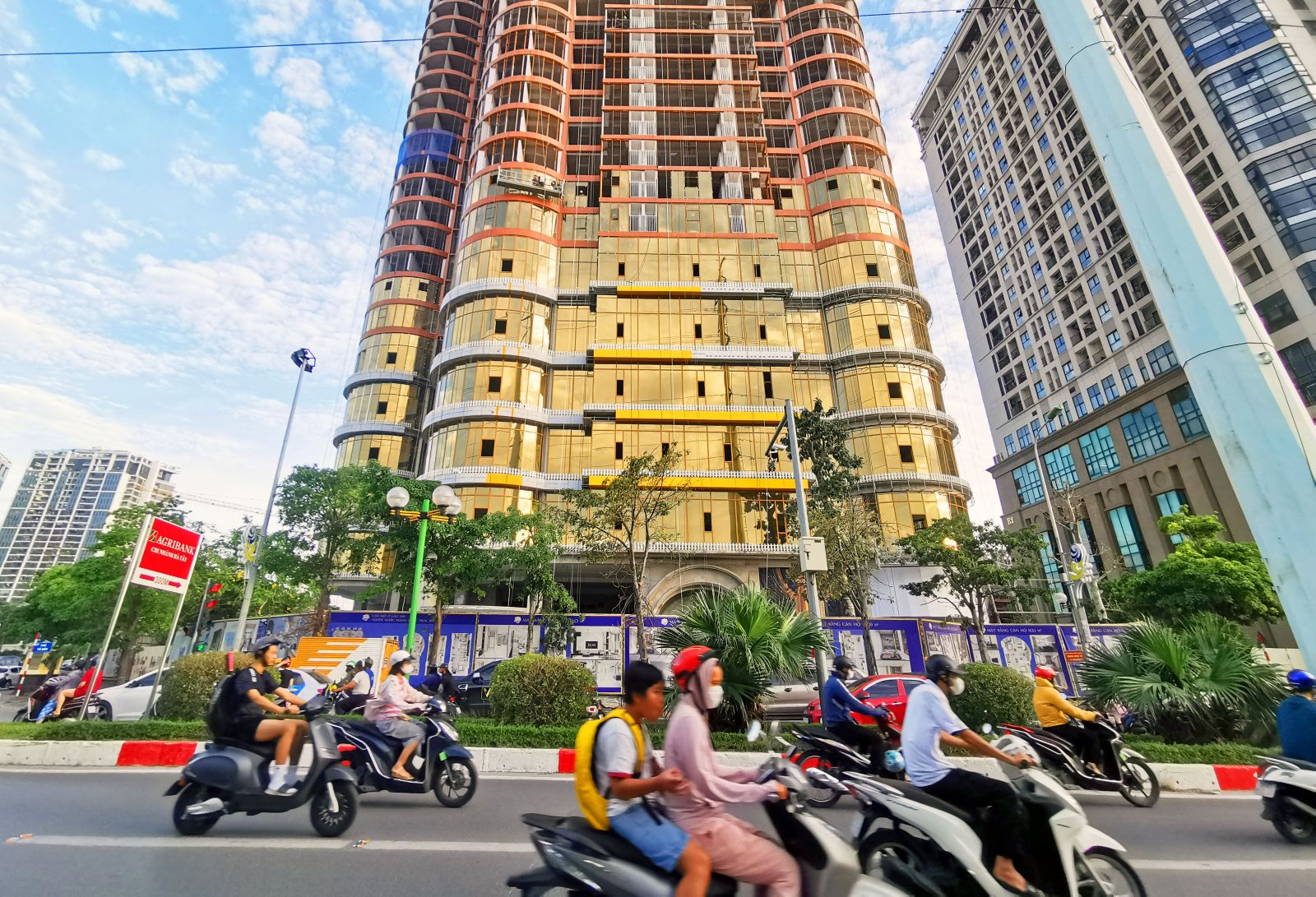 QMS Top Tower từng đắp chiếu gần 5 năm rao bán trở lại, giá tăng ngang ngửa dự án mở bán mới
