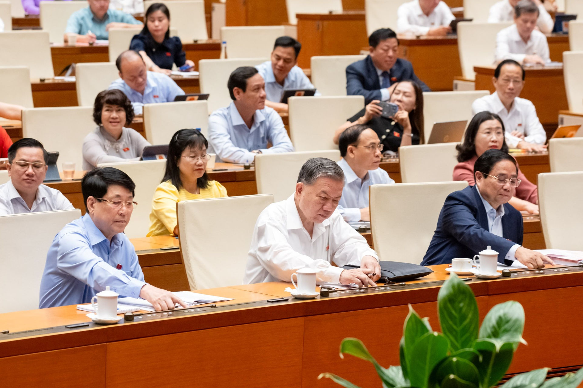 Quốc hội thông qua Nghị quyết sửa đổi, bổ sung một số điều của Hiến pháp