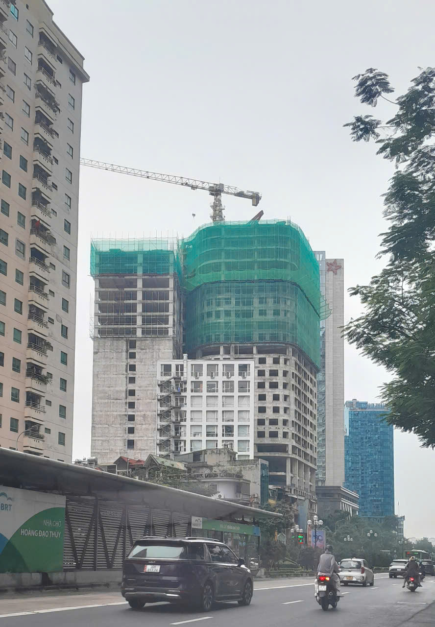 Manhattan Tower xây dang dở hàng chục năm trên “đất vàng” 21 Lê Văn Lương đang “hồi sinh” trở lại