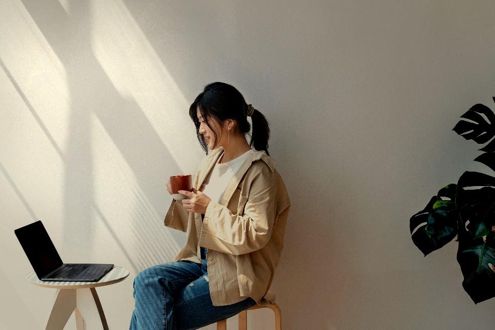 Người trẻ Việt ưu tiên chi tiêu ngắn hạn giữa áp lực lạm phát gia tăng