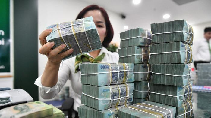 Tiền gửi doanh nghiệp tăng mạnh ba tháng liền, lập kỷ lục mới