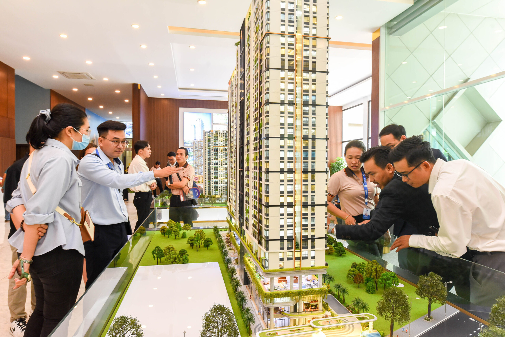 Hiện tượng lạ: Giá nhà tăng gấp ba, thu nhập chỉ gấp đôi, người trẻ lại “đua nhau”… mua nhà