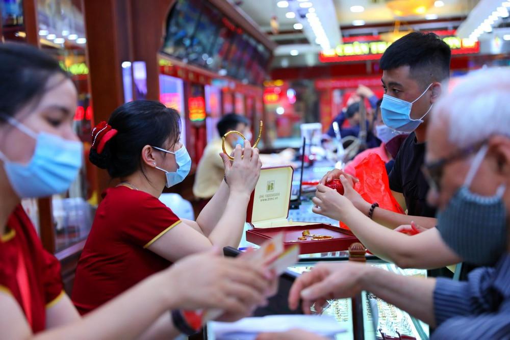 Chính phủ yêu cầu đưa giao dịch mua bán vàng vào diện chịu thuế thu nhập cá nhân