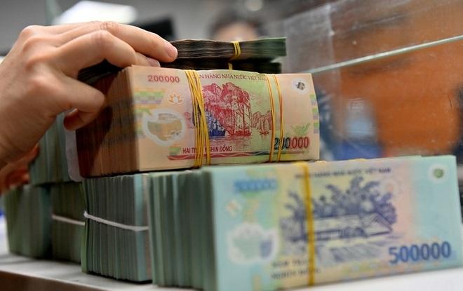 Từ 1/11, giao dịch chuyển tiền từ 500 triệu đồng và 1.000 USD trở lên phải báo cáo