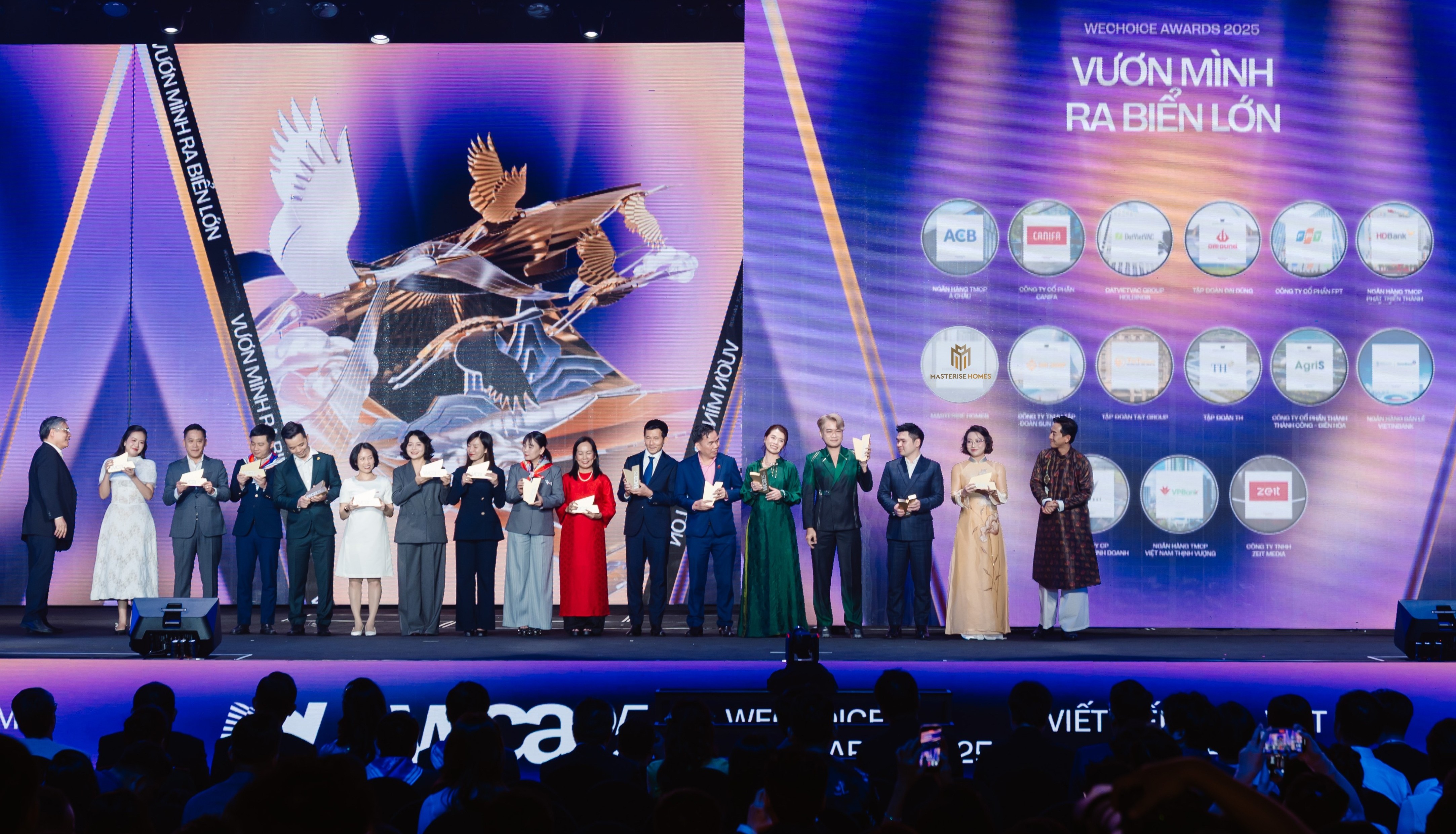 Masterise Homes “vươn mình ra biển lớn” tại Wechoice Awards 2025: Câu chuyện tái định hình chất lượng không gian sống của người Việt