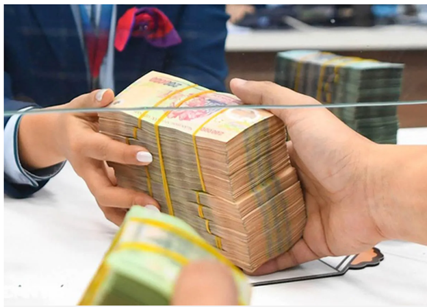 Ngân hàng đồng loạt tăng lãi suất, tặng vàng và tiền mặt hút khách gửi tiết kiệm sau Tết