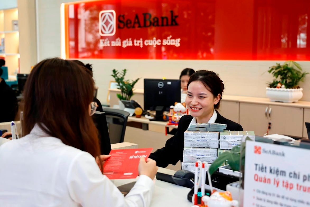 Chồng và con trai madam Nga đăng ký mua bán 5 triệu cổ phiếu SeABank