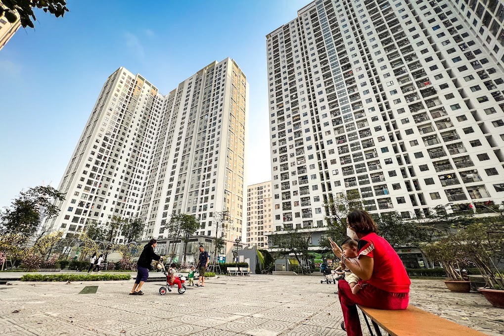 Giá nhà cao gấp 20 lần thu nhập, người trẻ trước ngã ba an cư: Mua nhà, ra vùng ven hay chọn thuê dài hạn?
