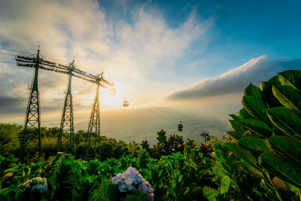 Cáp treo lên núi Bà Đen. Ảnh: Nguyễn Minh Tú