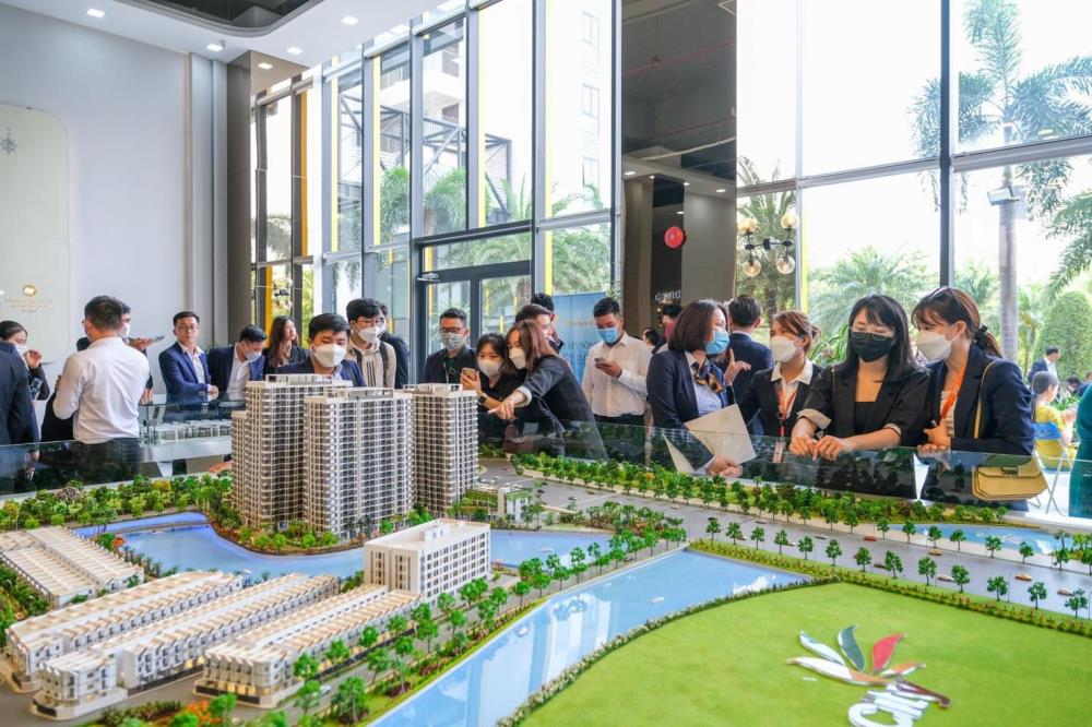 Ngày càng nhiều nhà đầu tư đổ vốn vào thị trường bất động sản phía Nam. Ngày càng nhiều nhà đầu tư đổ vốn vào thị trường bất động sản phía Nam.