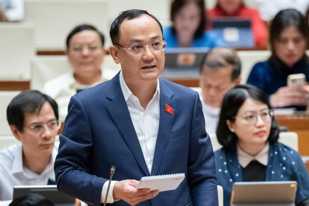 Đại biểu Quốc hội chất vấn Thống đốc Ngân hàng Nhà nước. (Ảnh: Quốc hội) Đại biểu Quốc hội chất vấn Thống đốc Ngân hàng Nhà nước. (Ảnh: Quốc hội)