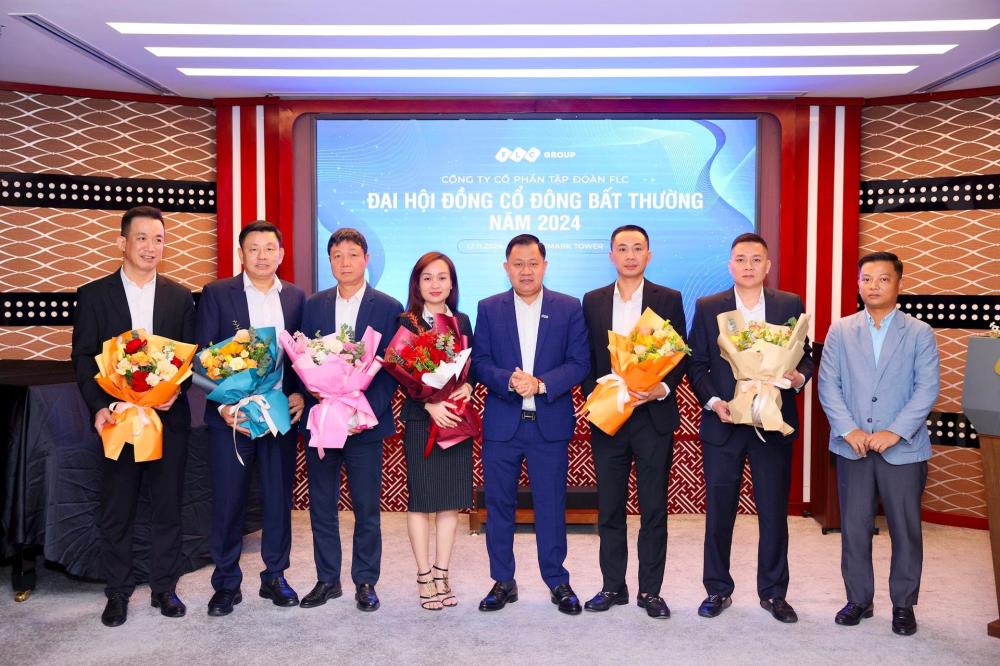 Ra mắt các thành viên HĐQT, BKS FLC nhiệm kỳ 2021-2026. Ra mắt các thành viên HĐQT, BKS FLC nhiệm kỳ 2021-2026.