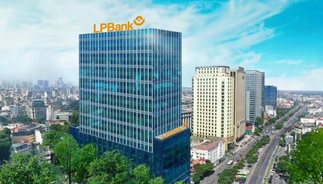 LPBank vừa được Đại hội đồng cổ đông bất thường năm 2024 phê duyệt kế hoạch chuyển đổi trụ sở chính. LPBank vừa được Đại hội đồng cổ đông bất thường năm 2024 phê duyệt kế hoạch chuyển đổi trụ sở chính.