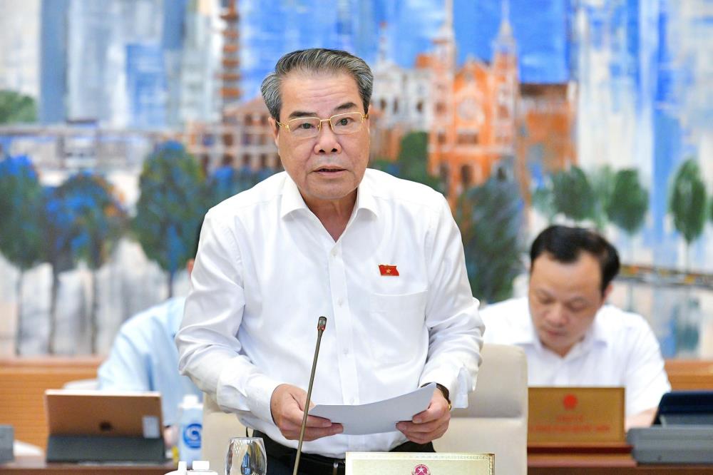 Trưởng Ban Dân nguyện Dương Thanh Bình báo cáo tại Ủy ban Thường Quốc hội sáng 16/4. Ảnh: Quốc hội Trưởng Ban Dân nguyện Dương Thanh Bình báo cáo tại Ủy ban Thường Quốc hội sáng 16/4. Ảnh: Quốc hội